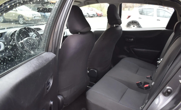 Toyota Yaris cena 33900 przebieg: 240000, rok produkcji 2013 z Gdańsk małe 79